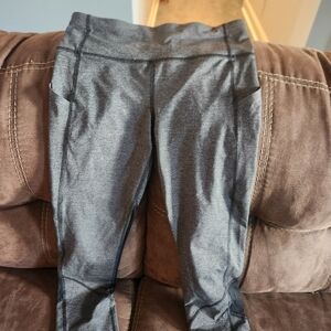 Lululemon Size 4 Gray Cropped Leggings